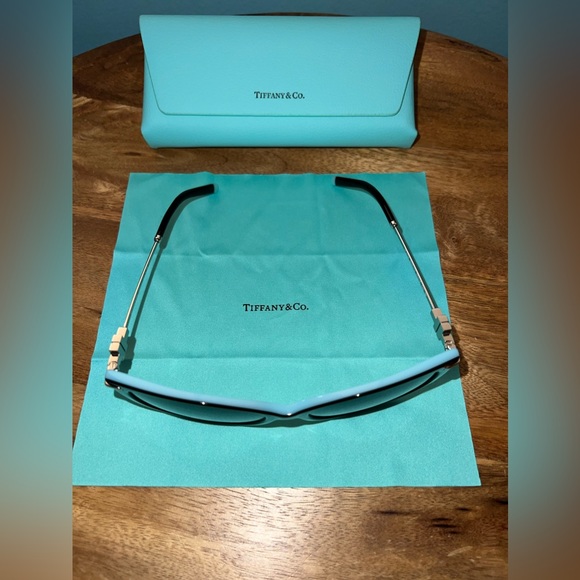 AUTHENTIC TIFFANY - T Cat Eye Sunglasses in Black Acetate with Tiffany B - Picture 3 of 6